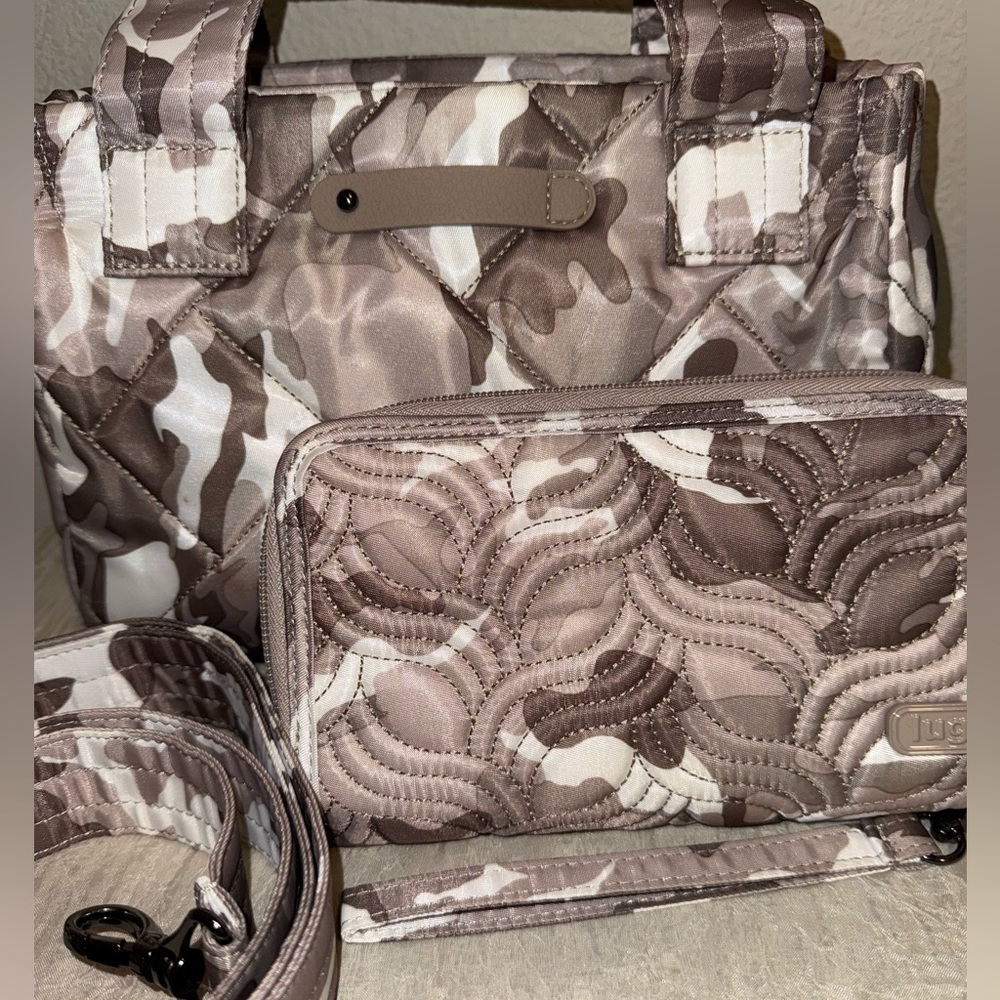 Lug Jitterbug And Rfid Protected Splits Xl Wallet… - image 1